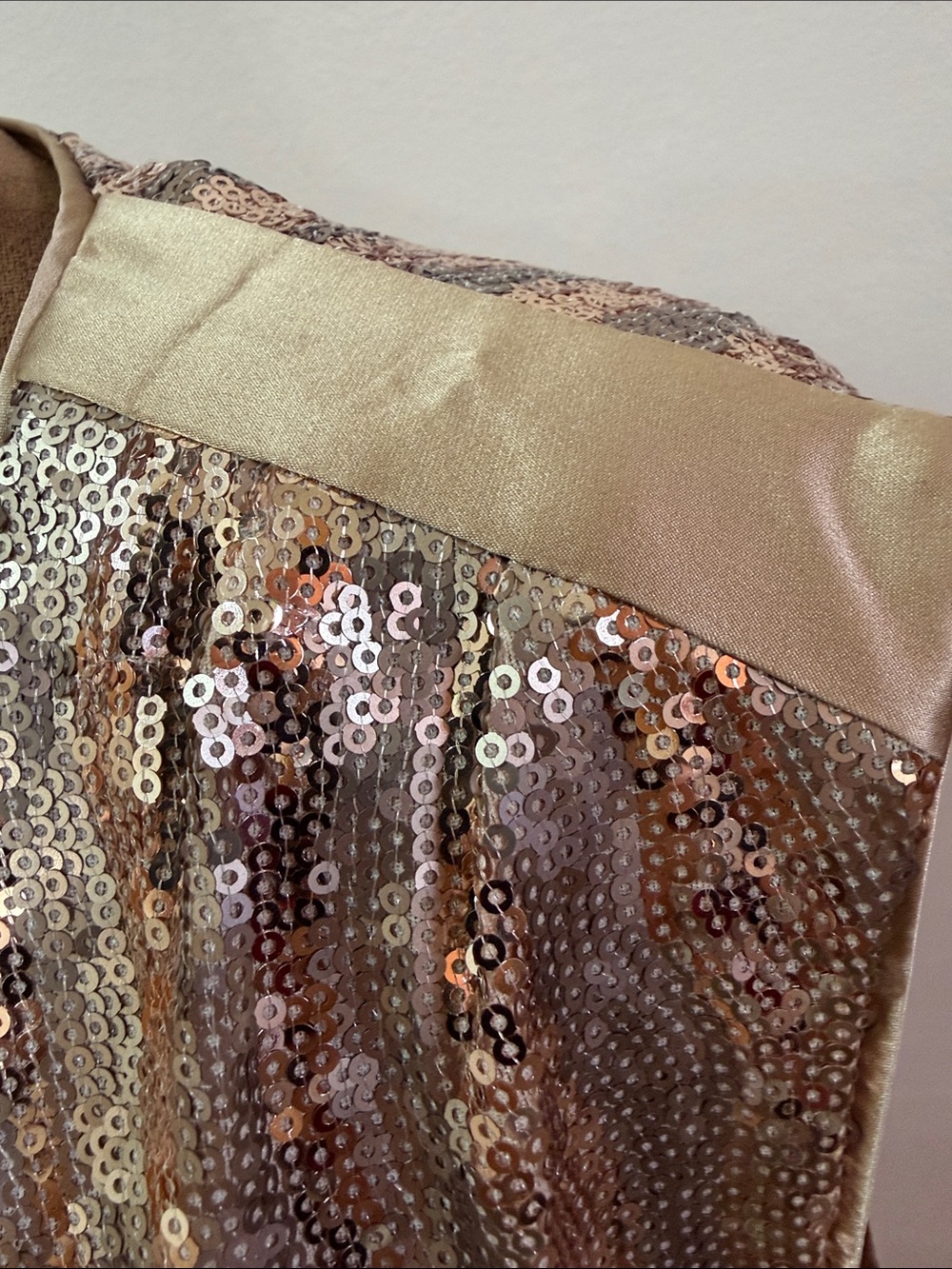 Halston Heritage Rose Gold V Neck Sleeveless Sequin Wrap-Front Top Medium NWOT - Picture 5 of 8